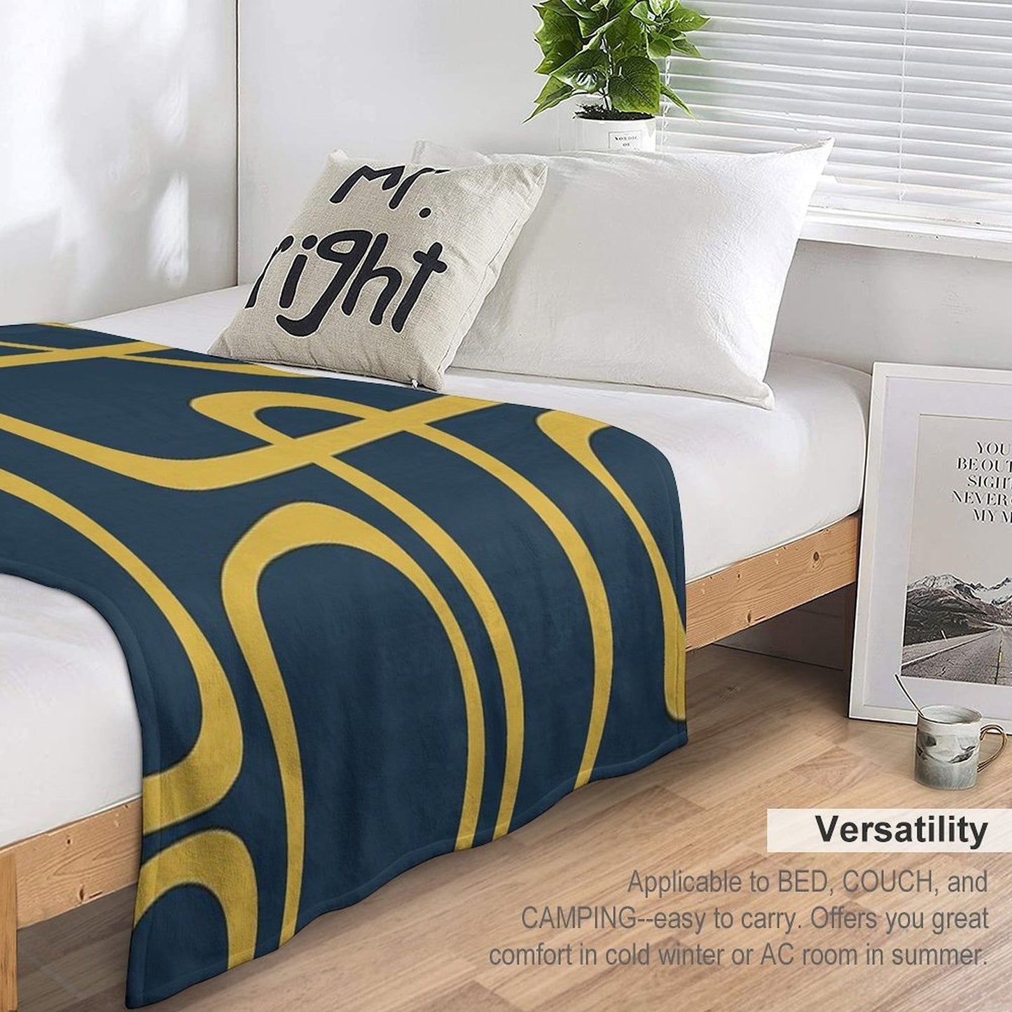 Midcentury Modern Loops Retro Pattern in Light Mustard And Navy Blue Lightweight Throw Blanket