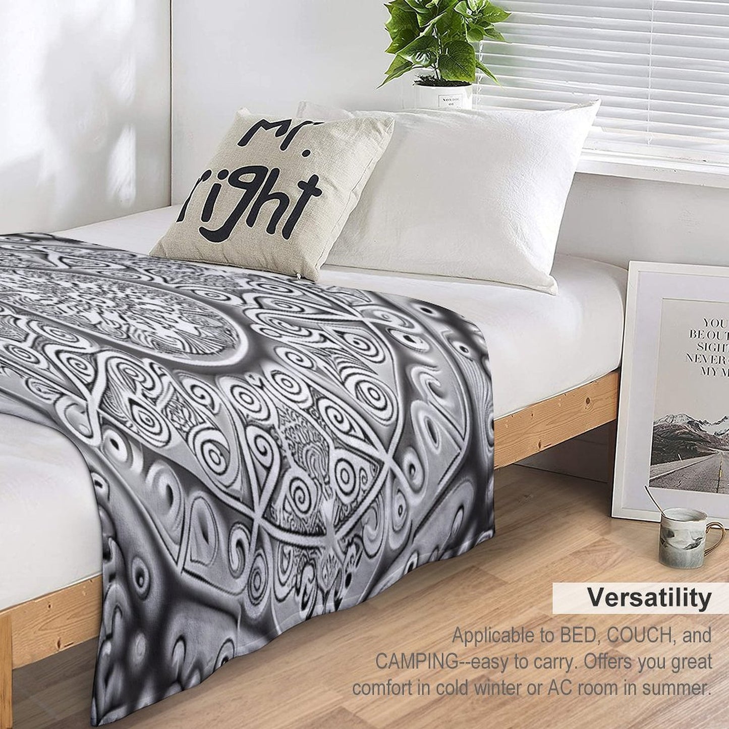 Symmetrical Monochromatic New Traditional Pattern Digital Painting Travel-friendly Throw Blanket
