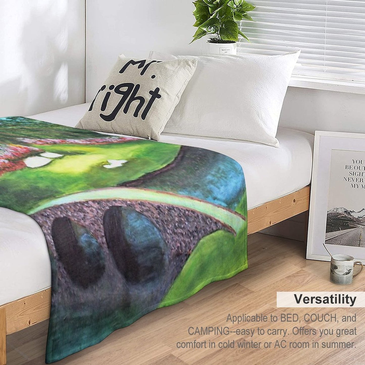 12th Hole At Augusta National Golden Bell Lightweight Throw Blanket