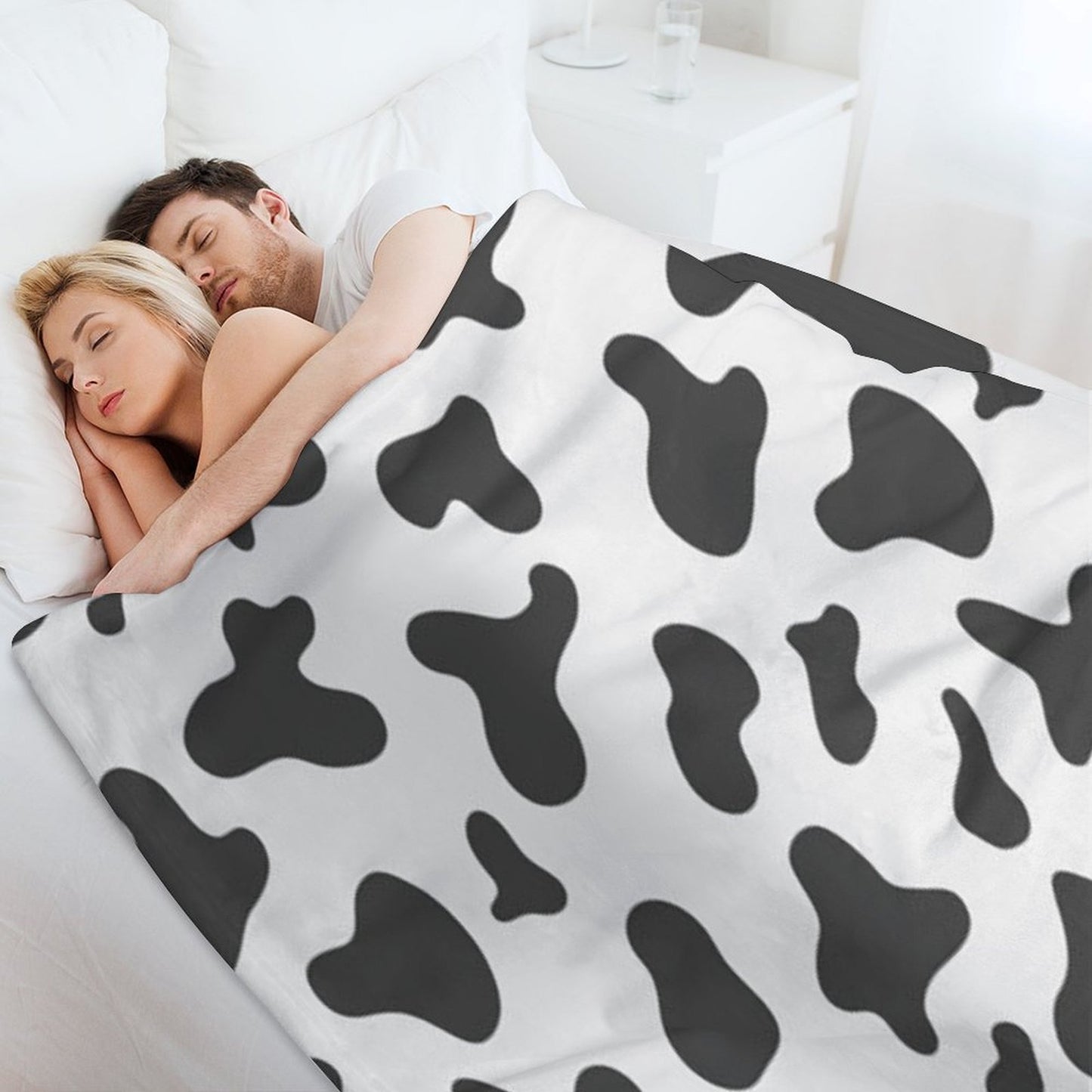 Kawaii Cow Pattern Lightweight Throw Blanket
