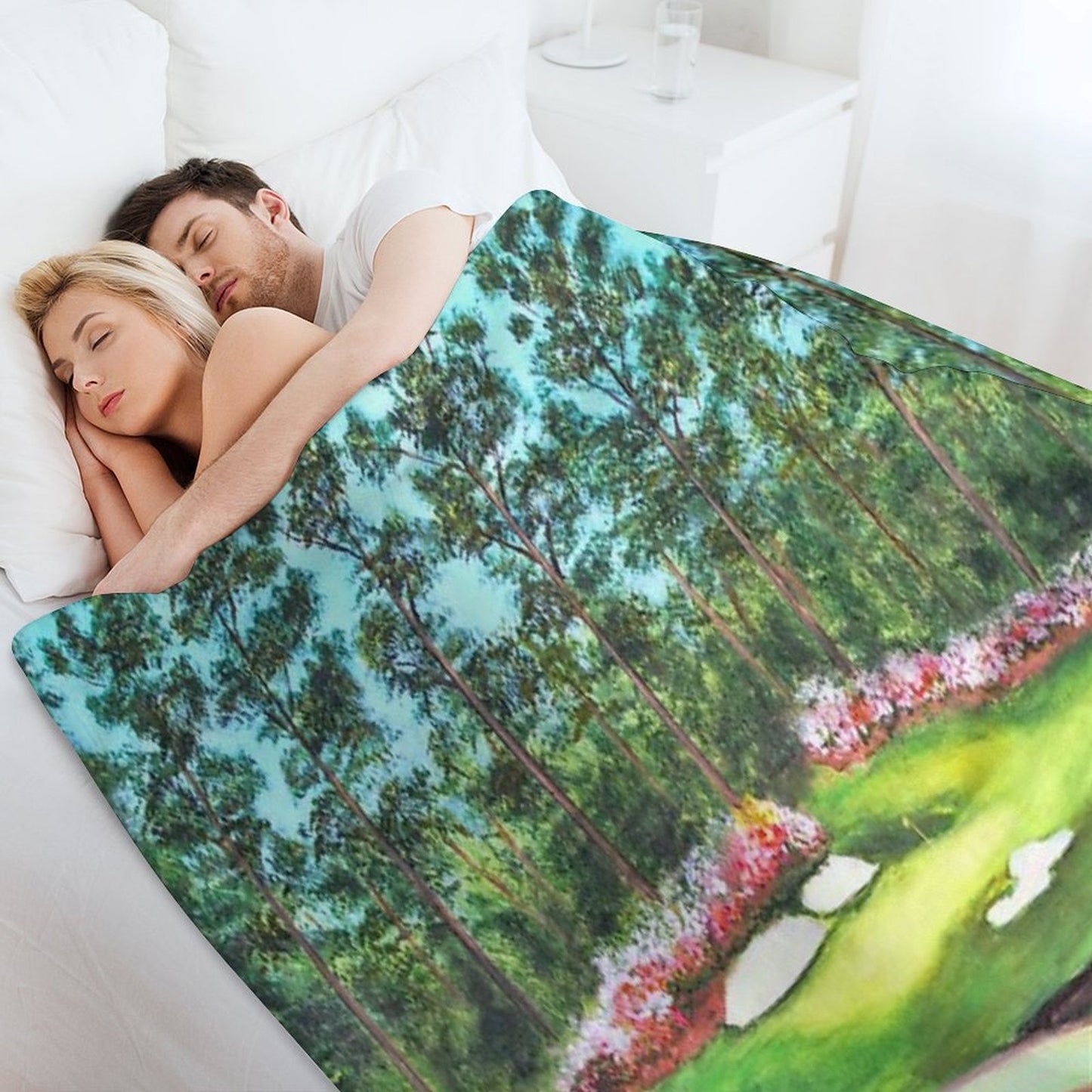 12th Hole At Augusta National Golden Bell Lightweight Throw Blanket