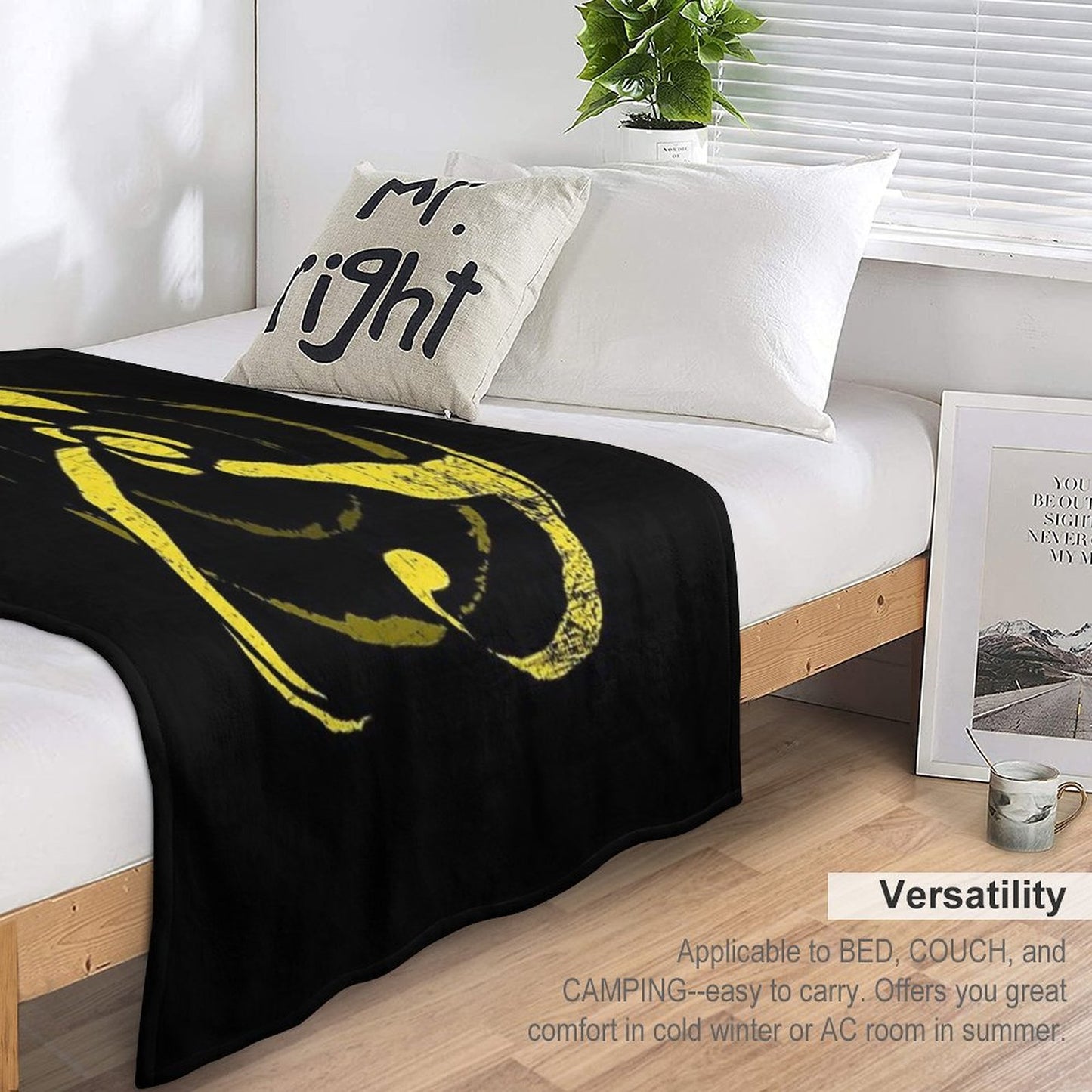 Yellow Sign - King in Yellow Plush Throw Blanket
