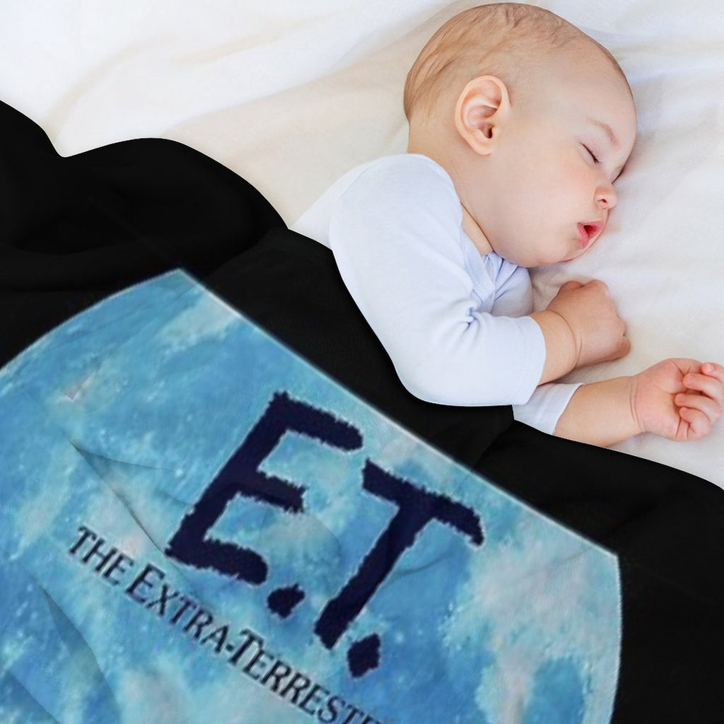 E.T. The Extra Terrestrial (1982) Movie Classic . Premium Throw Blanket