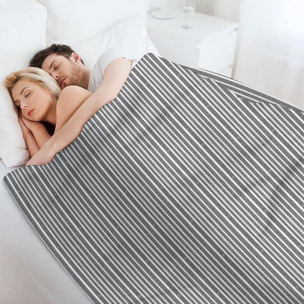 Traingle Pattern Machine-washable Throw Blanket