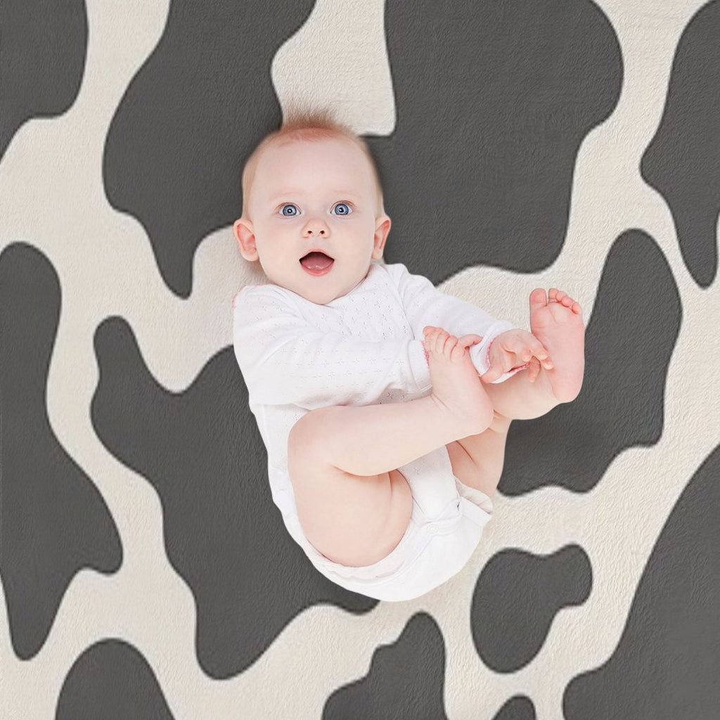 Cow Pattern. Black And White All-season Throw Blanket