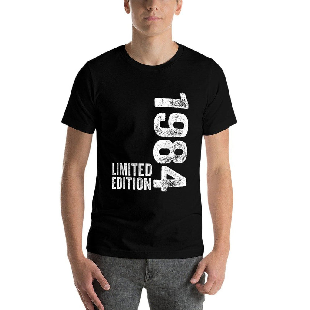 40 Year Old Born 1984 40th Birthday  Lightweight T-Shirt