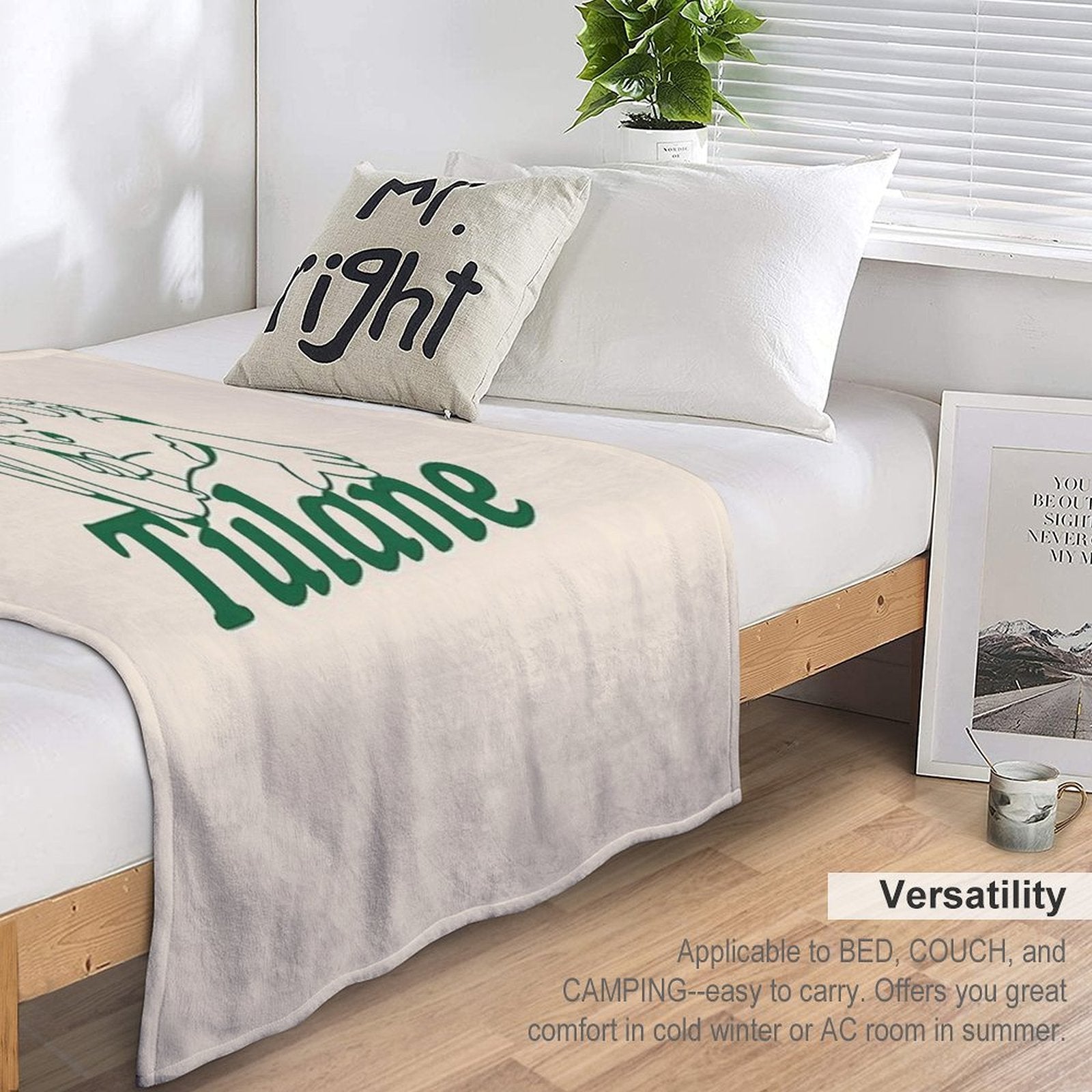 Green New Orleans Tulane Illustrated World Touching Butterfly - Retro Trendy Comfort Throw Blanket