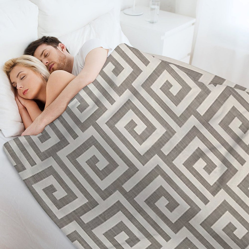 Grey Geometric Maze Pattern Shrink-resistant Throw Blanket