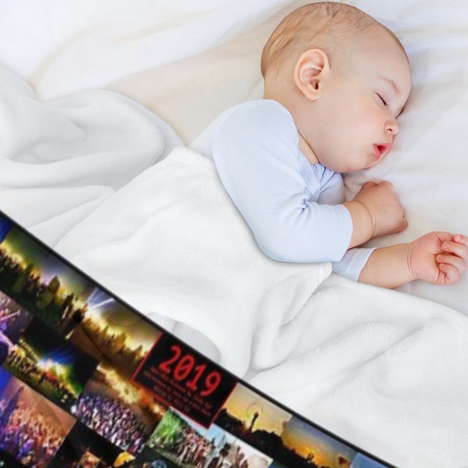 Maui Waui Full 2019 Montage Gift-ready Throw Blanket