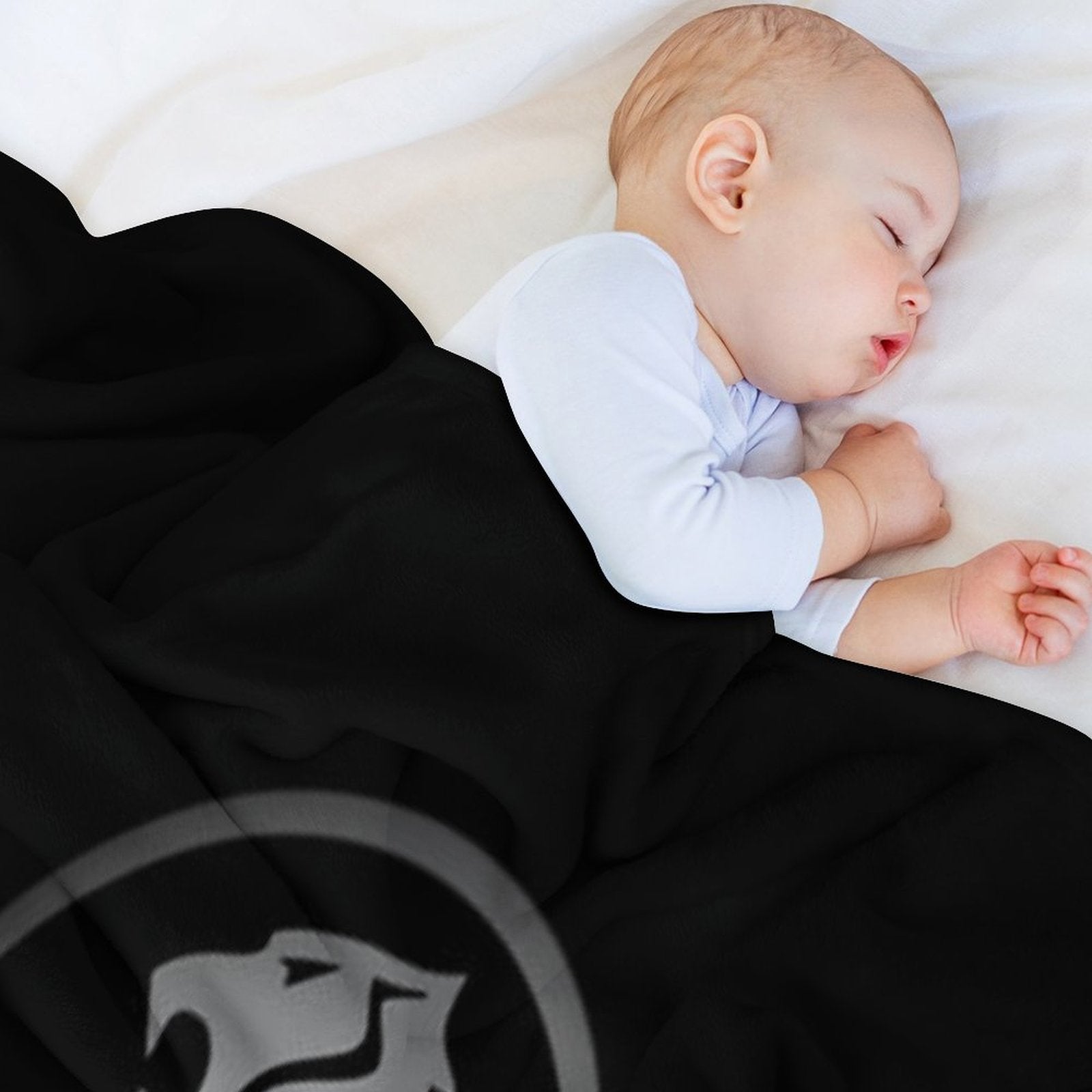 Best Edition Holden Logo Essential . Machine-washable Throw Blanket