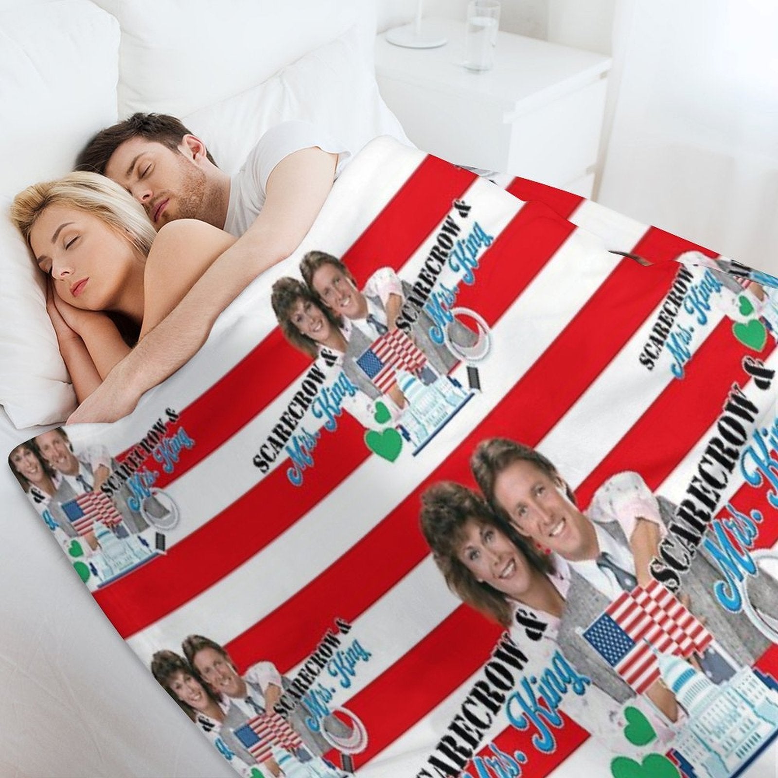Good Entertainment with Scarecrow And Mrs King, The Popular Agent with A Heart As An Exciting Series from The 80s, Great Gifts A Travel-friendly Throw Blanket
