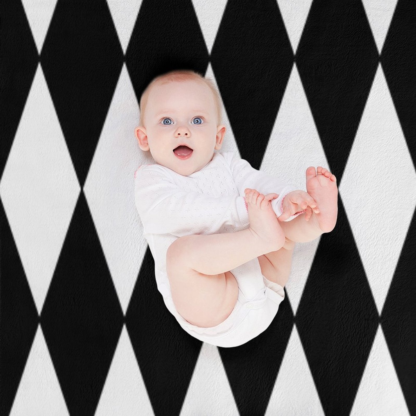 Black White Harlequin Wrinkle-free Throw Blanket