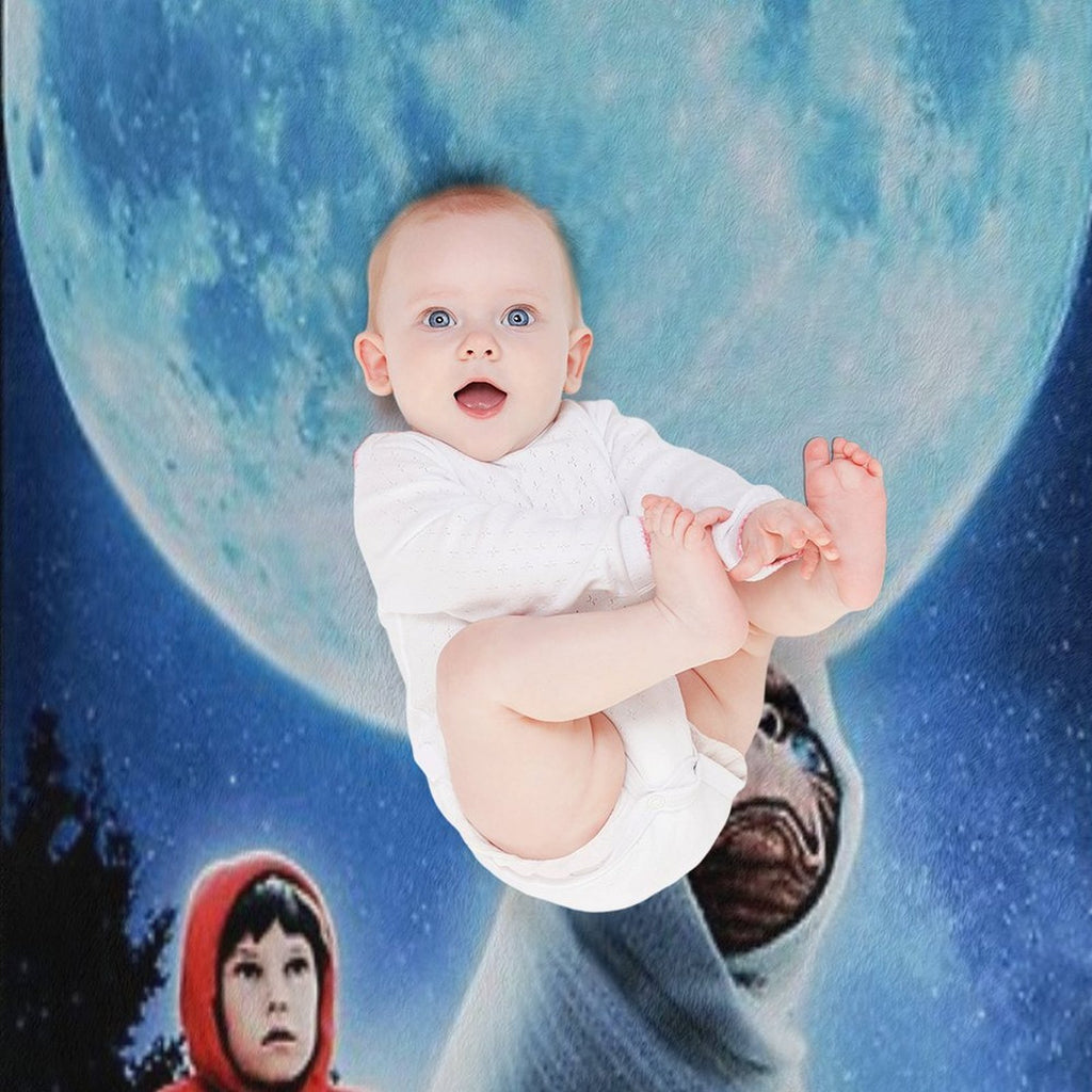 E.T. The Extra Terrestrial (1982) Movie Classic . Premium Throw Blanket