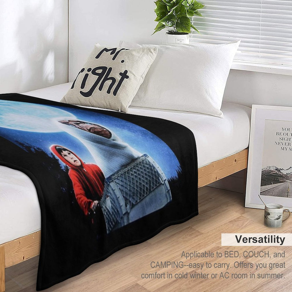 E.T. The Extra Terrestrial (1982) Movie Classic . Premium Throw Blanket