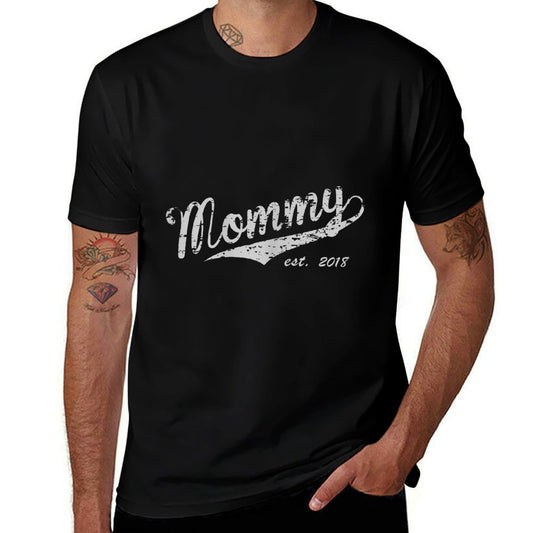 Mommy Est. 2018 Vintage Style Announcement  Wrinkle-resistant T-Shirt