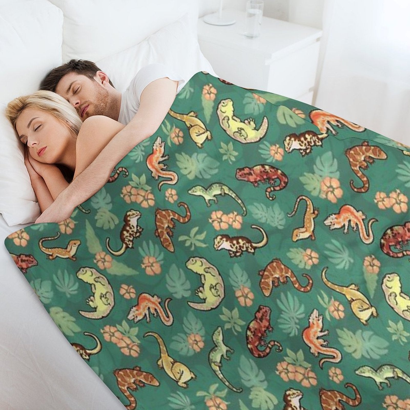 Gecko Family in Green Durable Throw Blanket