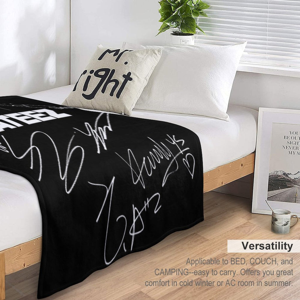 ATEEZ - Logo + Autographs (black) Plush Throw Blanket