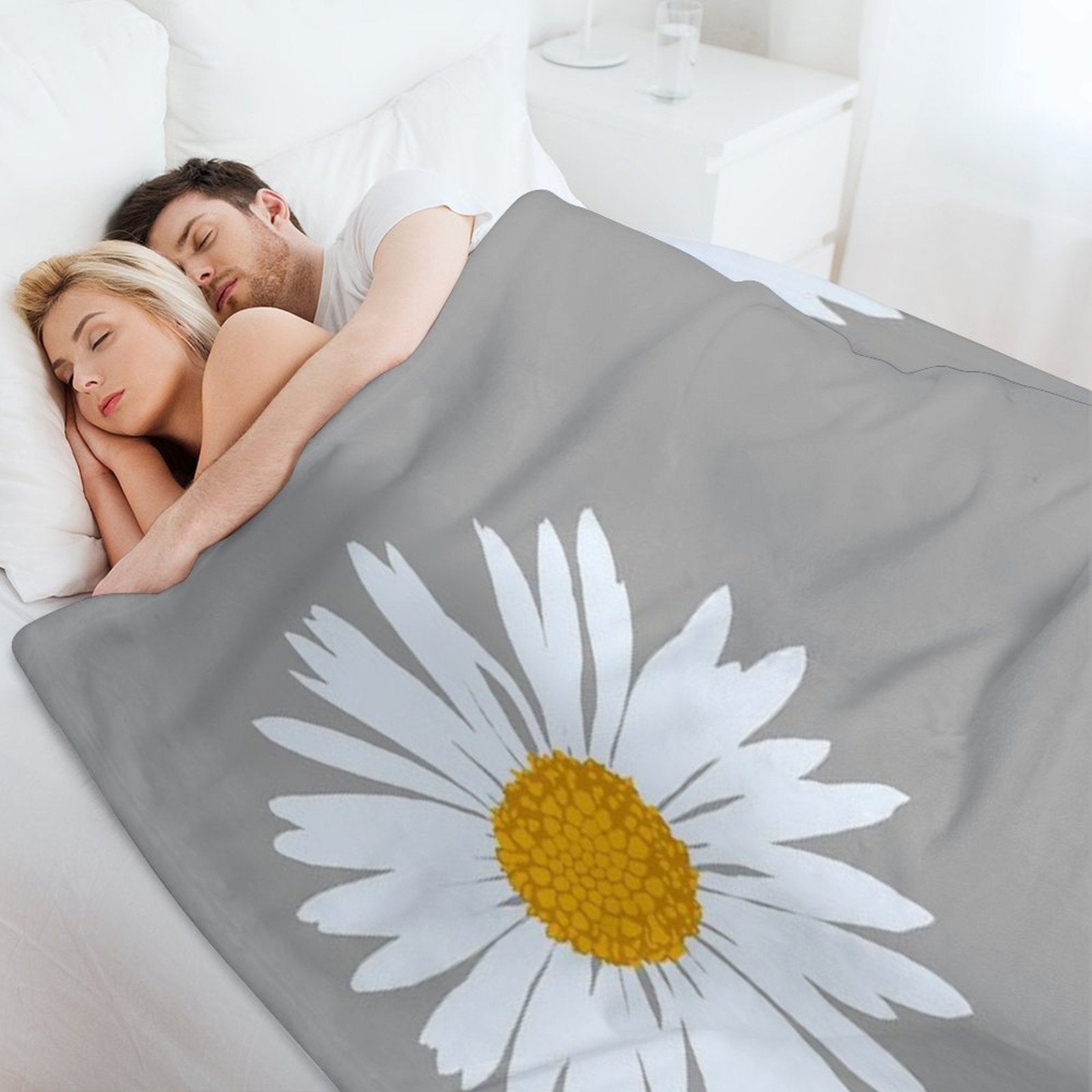 Hand-painted Daisy Blossom - Botanical Illustration Bellis Perennis Compact Throw Blanket