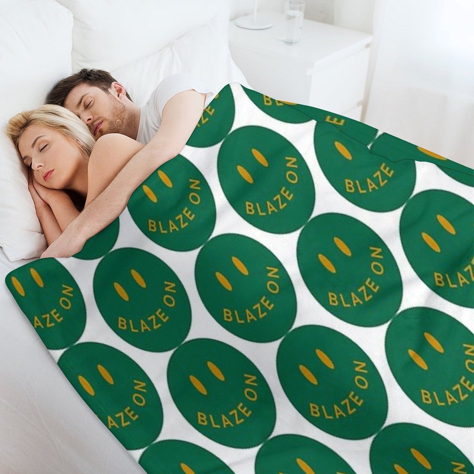 UAB Smiley Travel-friendly Throw Blanket