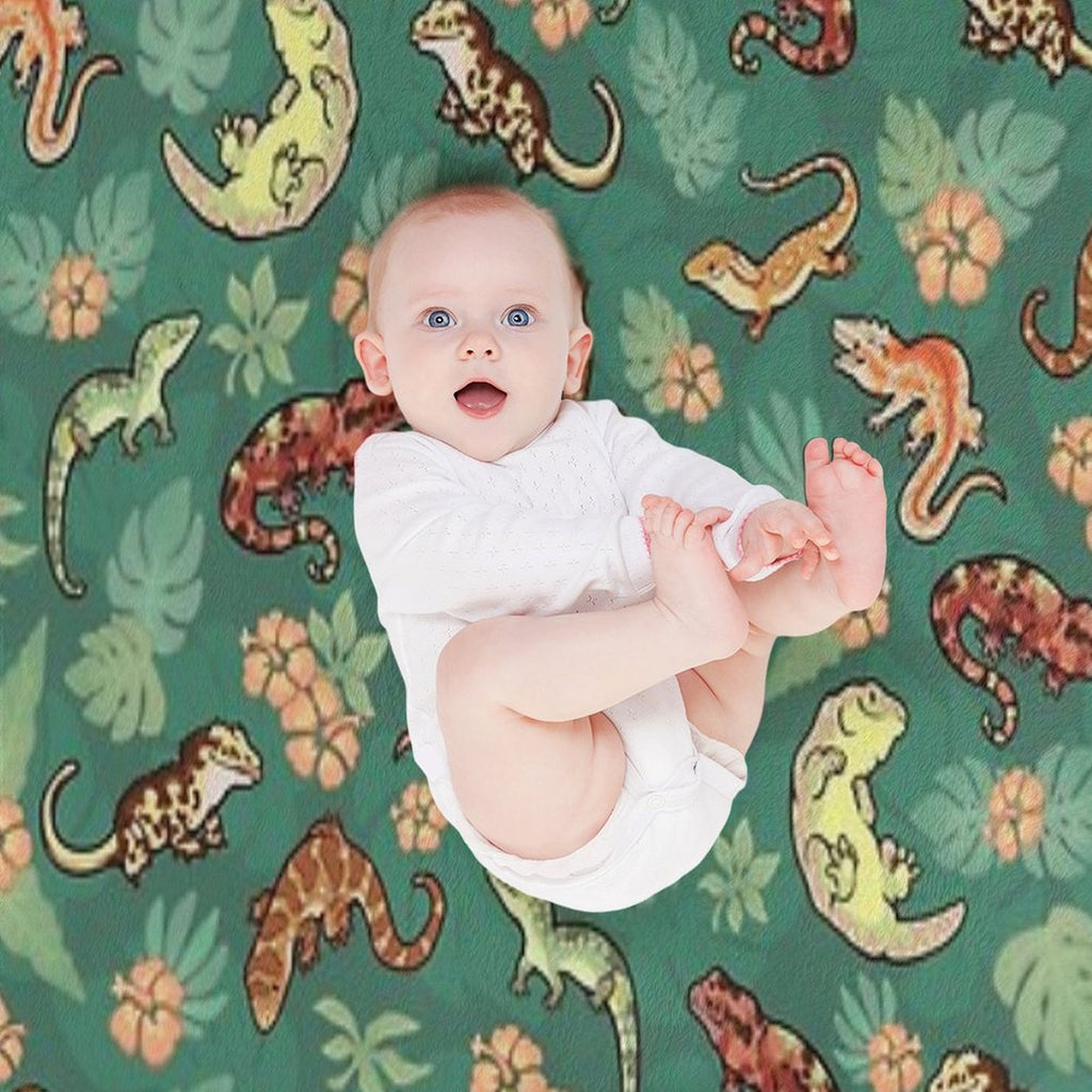 Gecko Family in Green Durable Throw Blanket