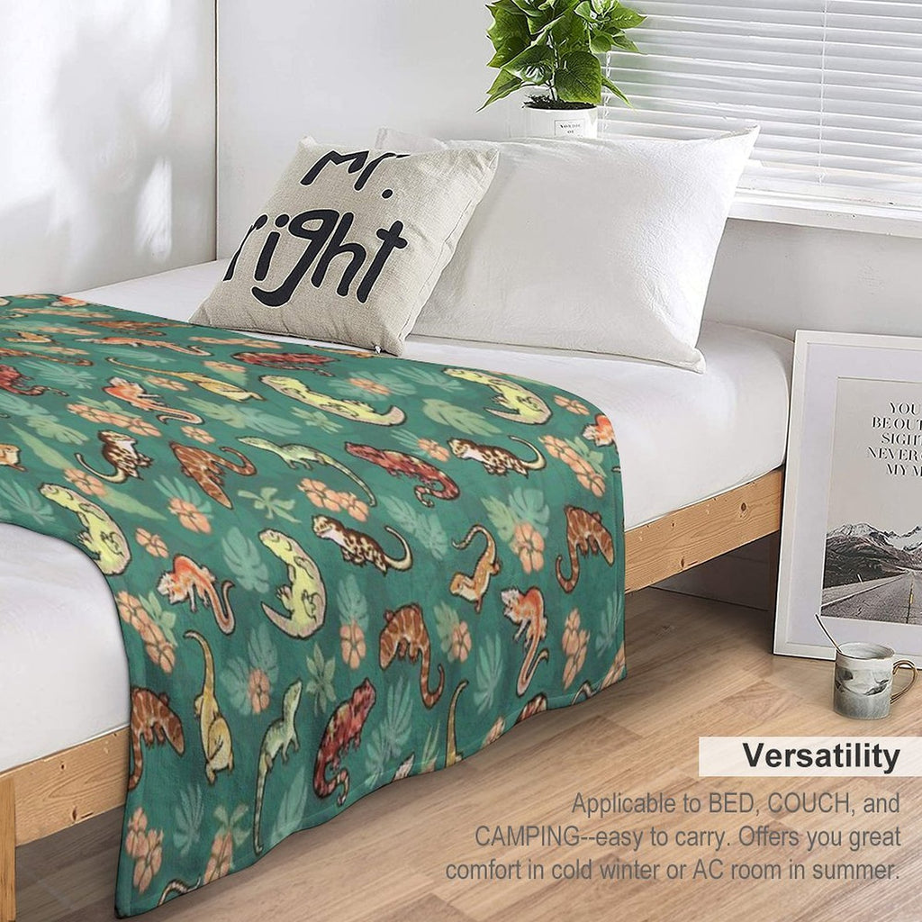 Gecko Family in Green Durable Throw Blanket