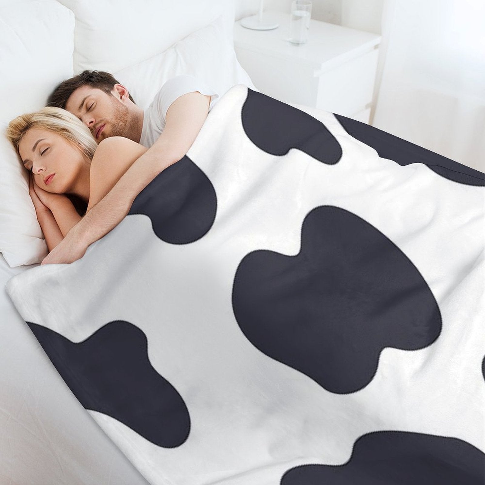 Cute Cow Pattern Animal Print Cow Spots Skin Cow Lover Lightweight Throw Blanket