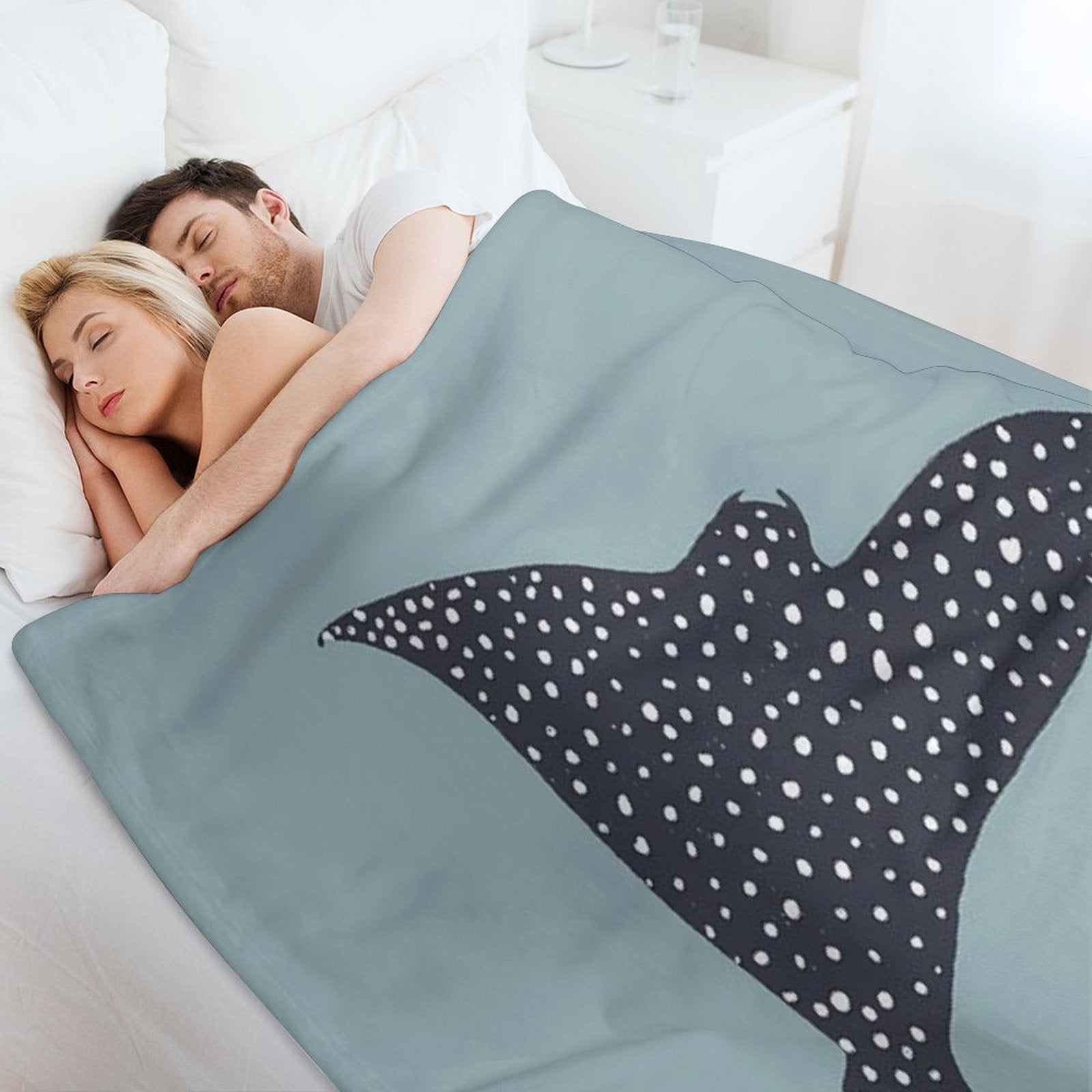 Stingray Fish Illustration Sustainable Throw Blanket