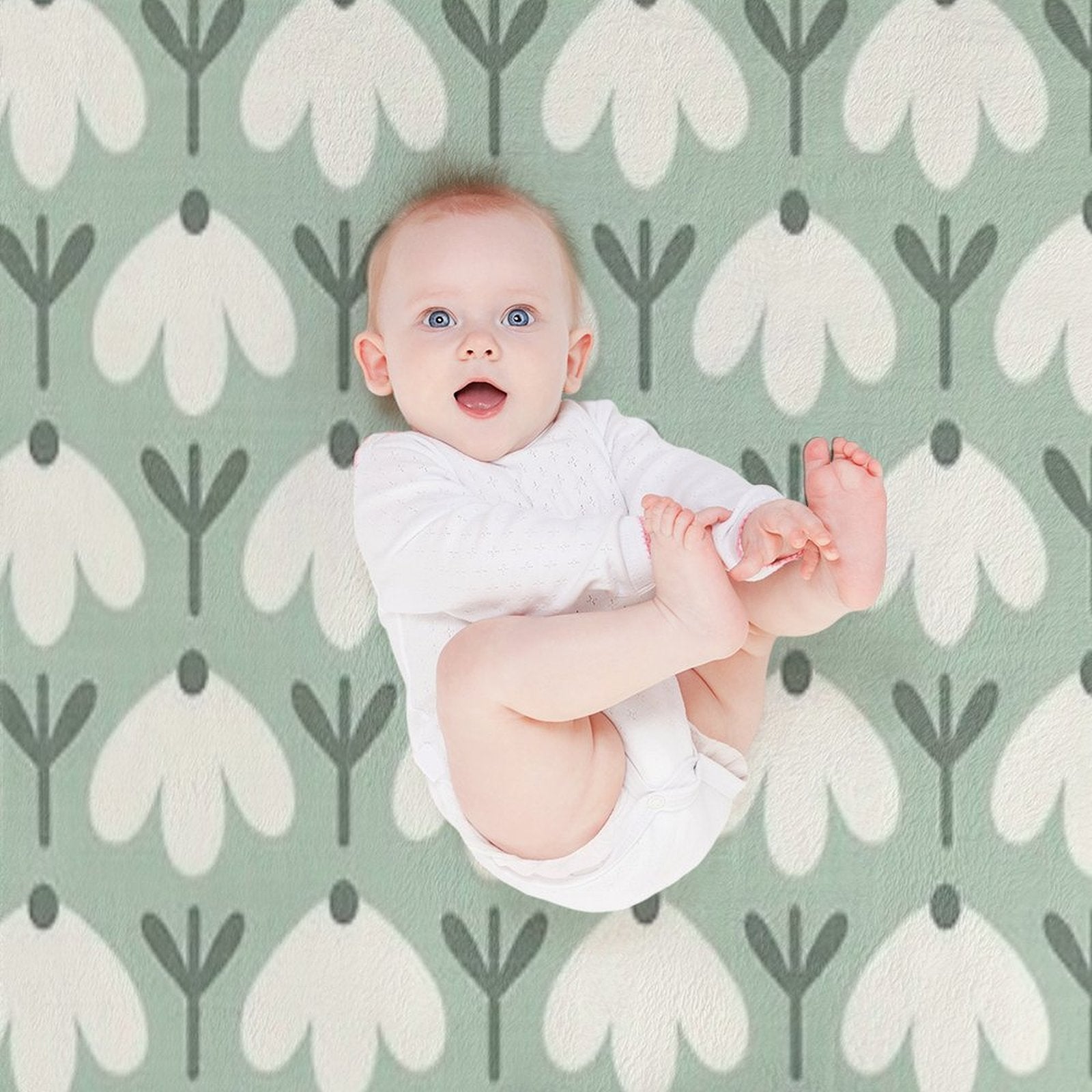 Bold Petal Flowers – Sage Green & Cream – Retro Playful Floral Plush Throw Blanket