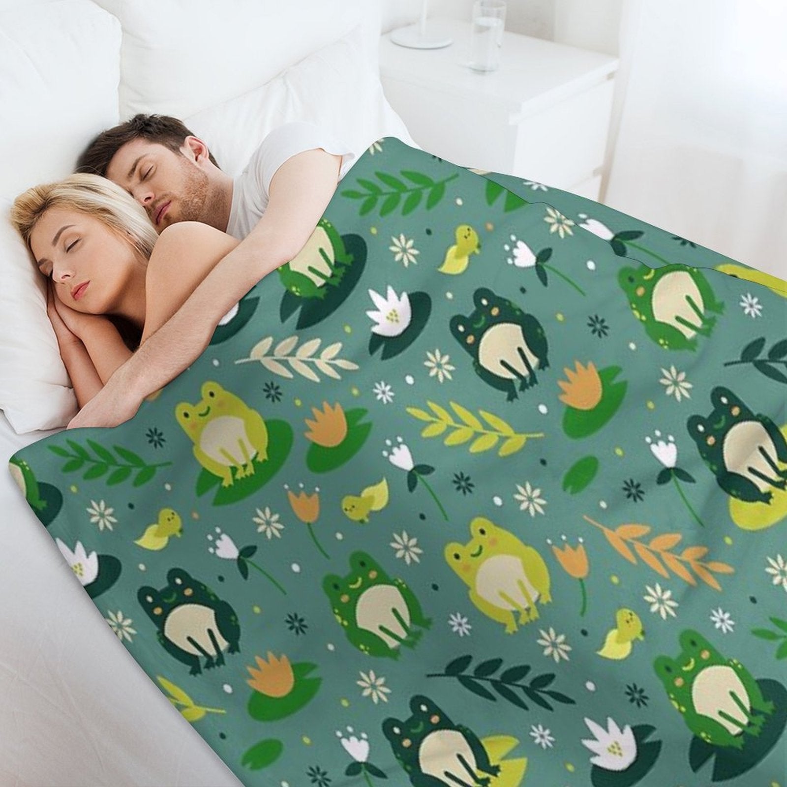 Cute Frogs Pattern Versatility Throw Blanket