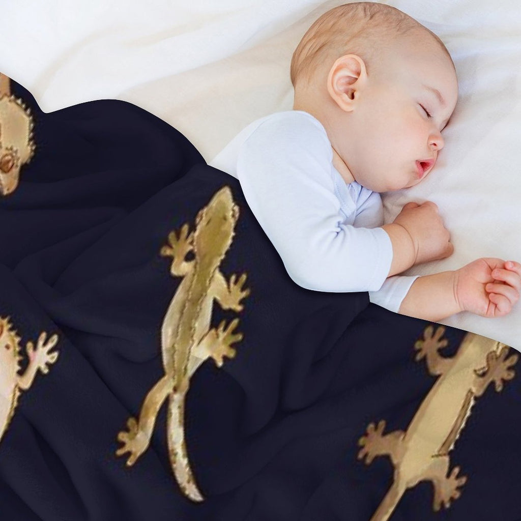 Cute Little Crested Geckos Eco-conscious Throw Blanket