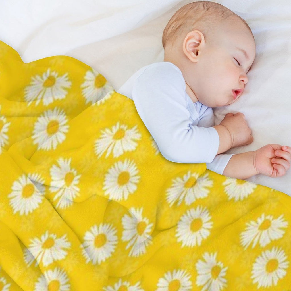 Daisies on A Light Yellow Background Gift-ready Throw Blanket