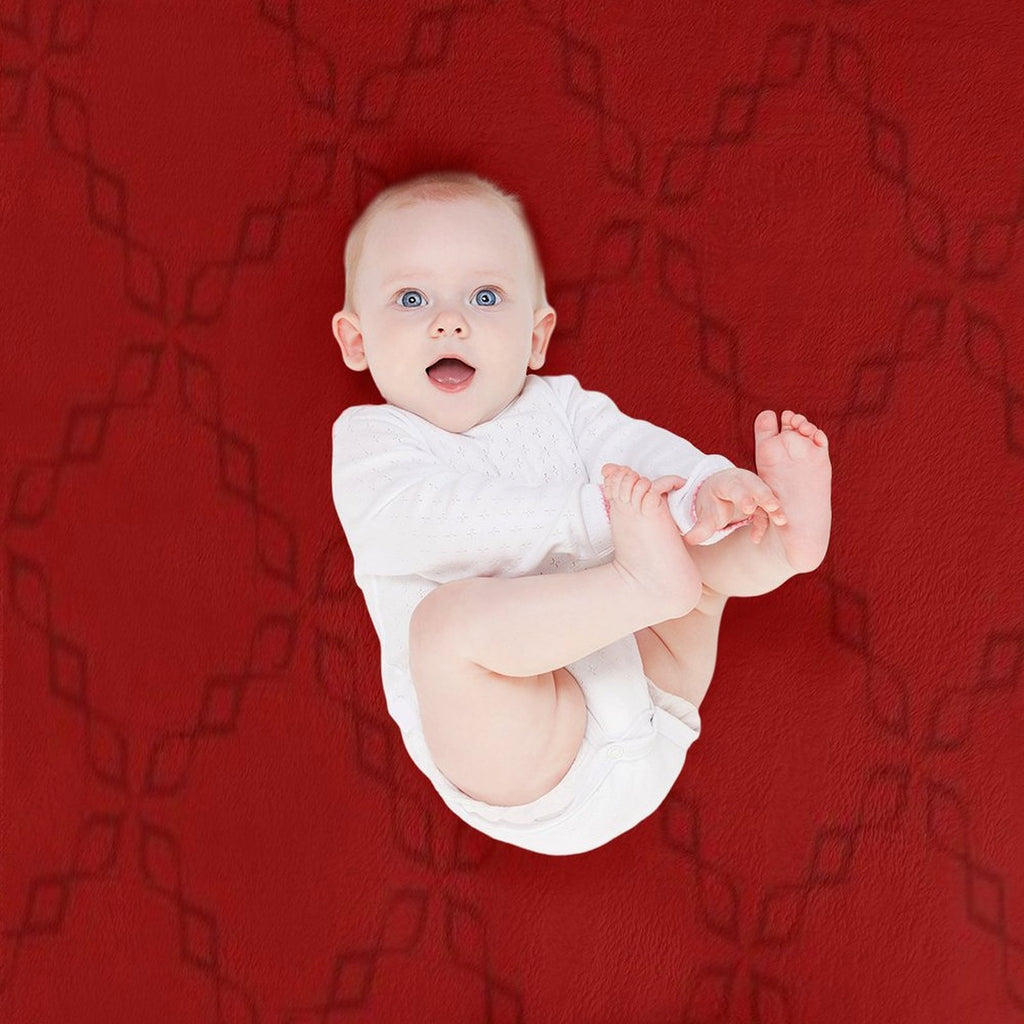 Red Background Circle Chain Durable Throw Blanket