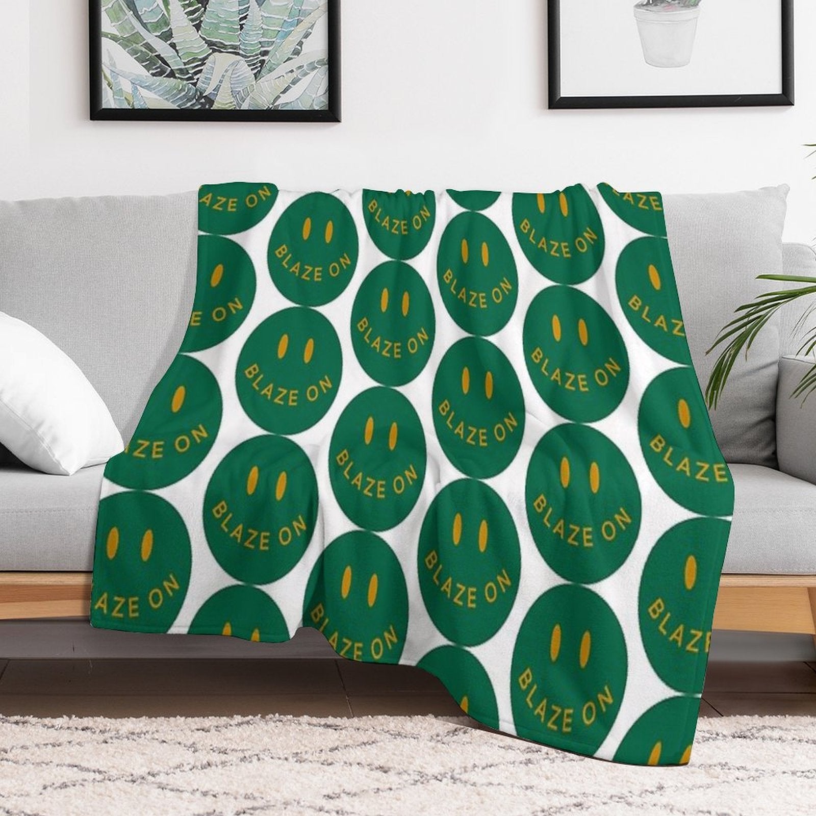UAB Smiley Travel-friendly Throw Blanket