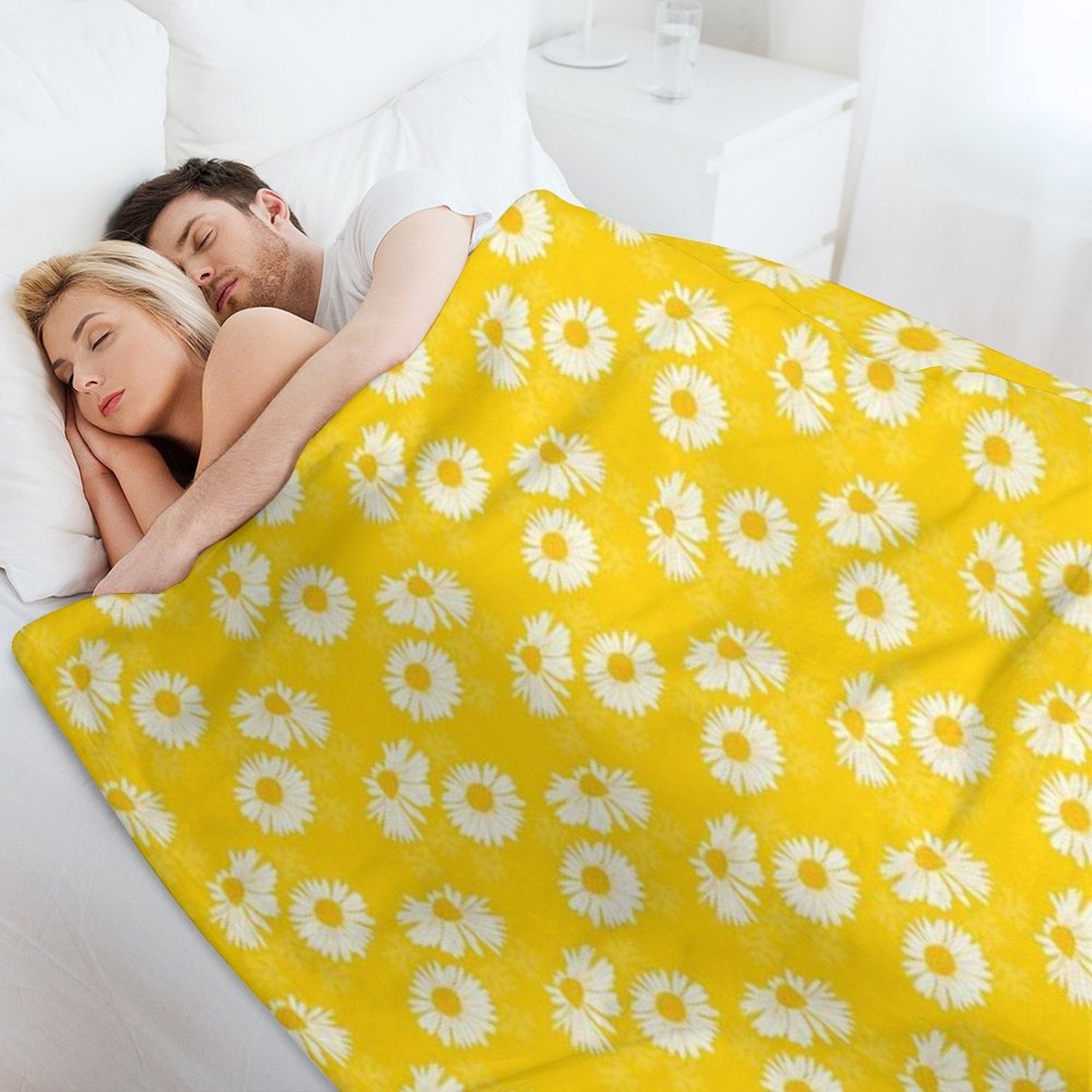 Daisies on A Light Yellow Background Gift-ready Throw Blanket
