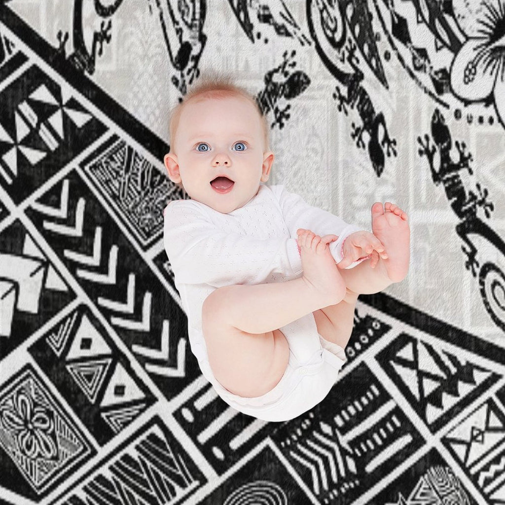 Black And White Polynesian Tribal Distressed Gift-ready Throw Blanket
