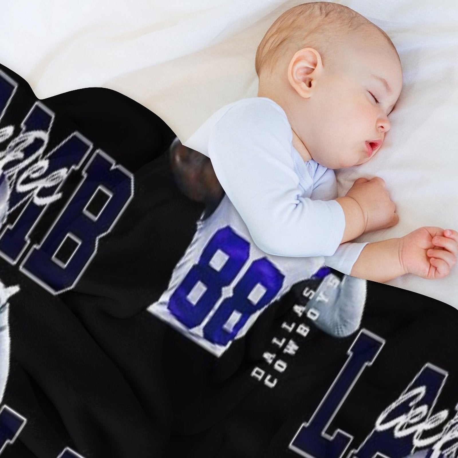 Ceedee-Lamb-DallasCowboys-Football-Players Lightweight Throw Blanket
