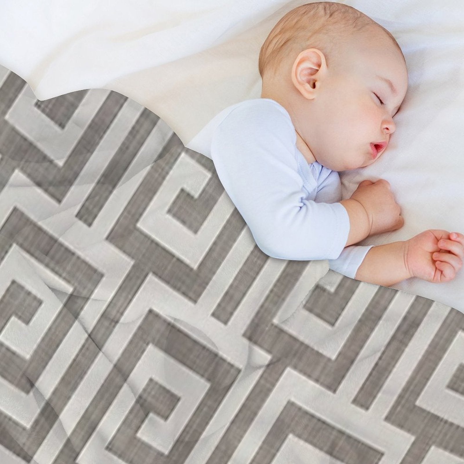 Grey Geometric Maze Pattern Shrink-resistant Throw Blanket