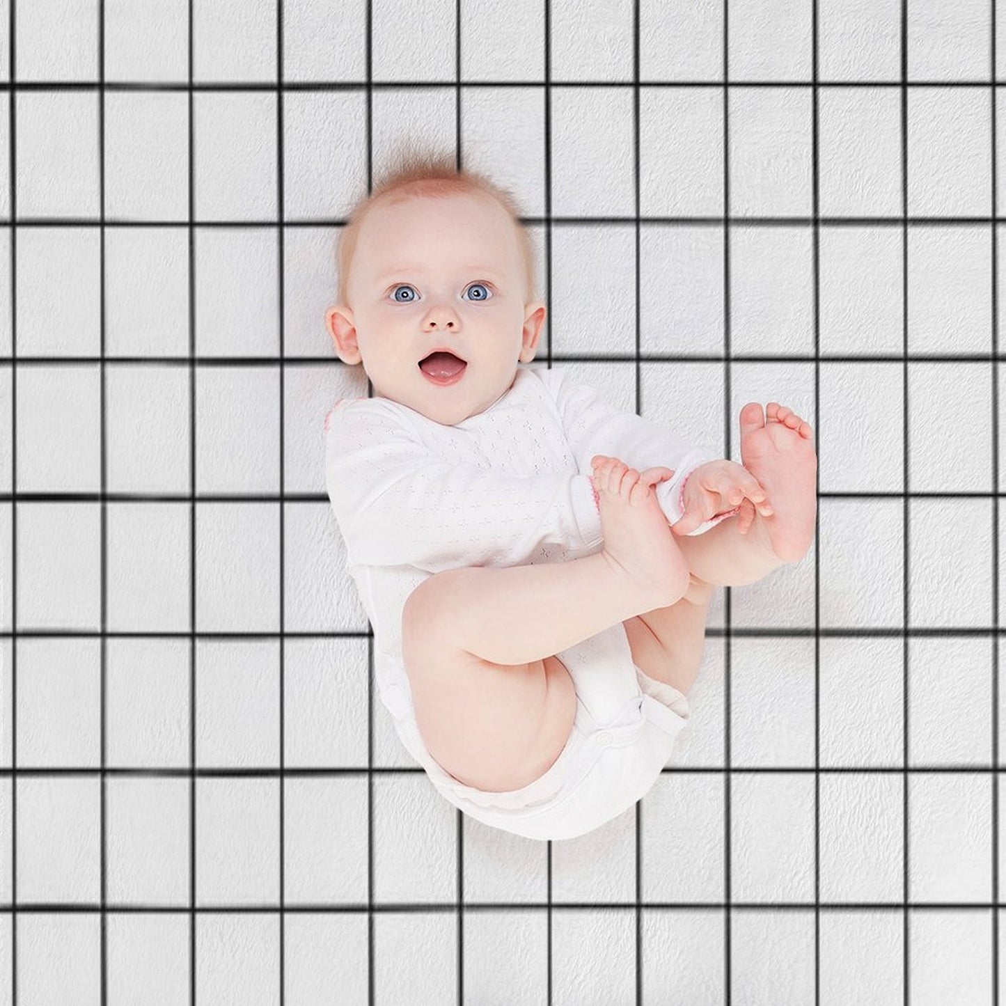 White Grid Wrinkle-free Throw Blanket
