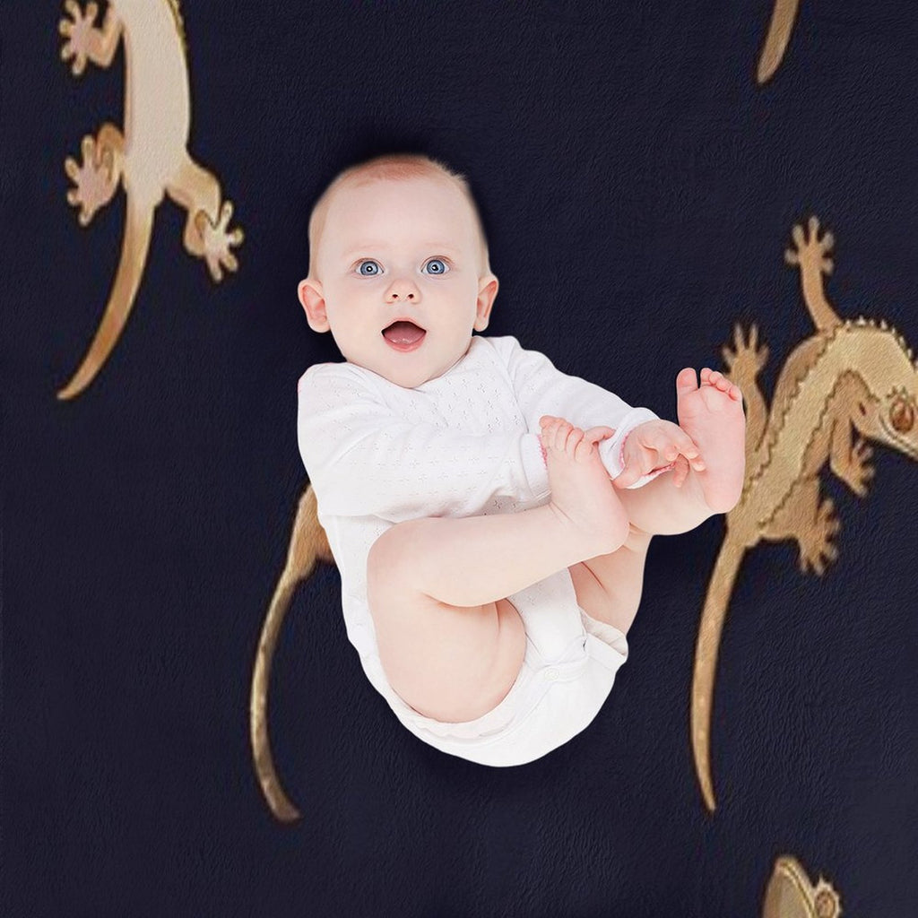 Cute Little Crested Geckos Eco-conscious Throw Blanket