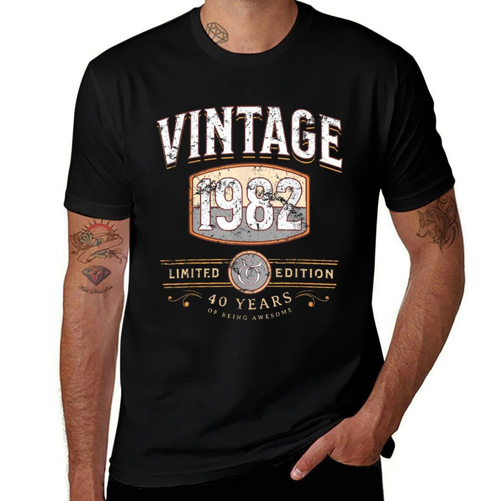 40 Years Old Vintage 1982 Limited Edition 40th Birthday  Ribbed Collar T-Shirt