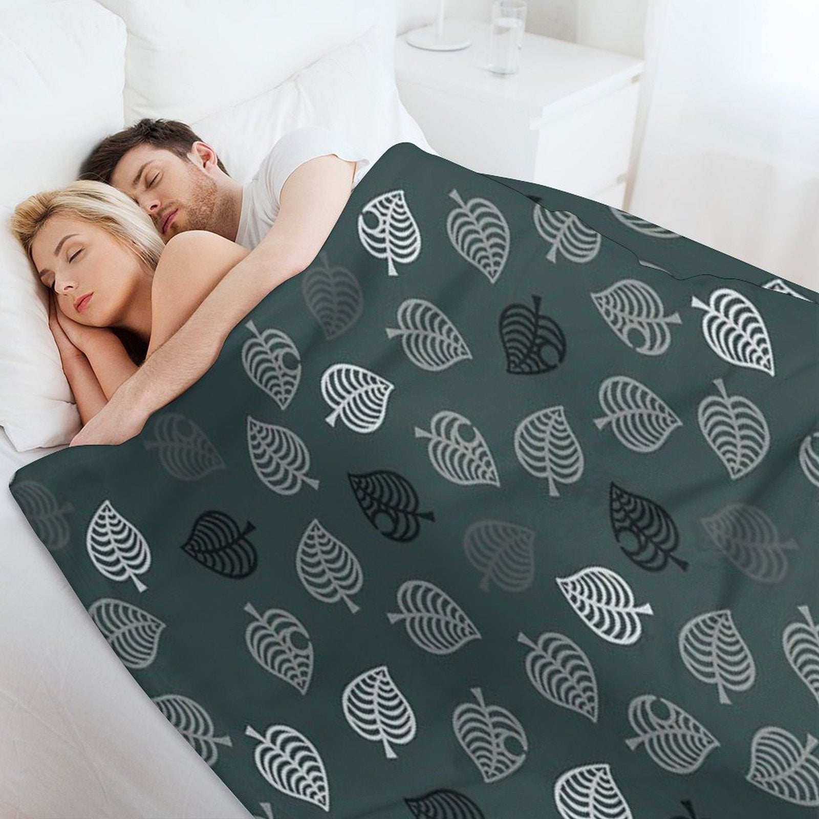 Nook Leaf Aloha Logo - Black And White on Green Anti-pilling Throw Blanket