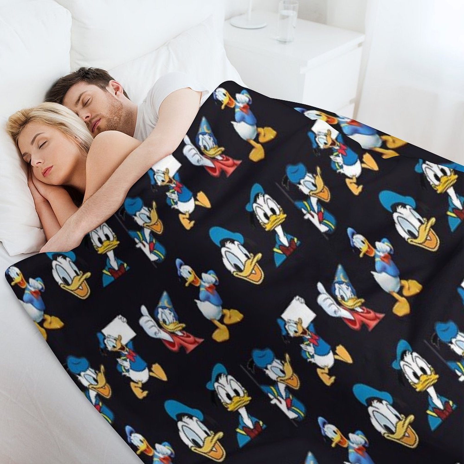 Donald Duck Lightweight Throw Blanket