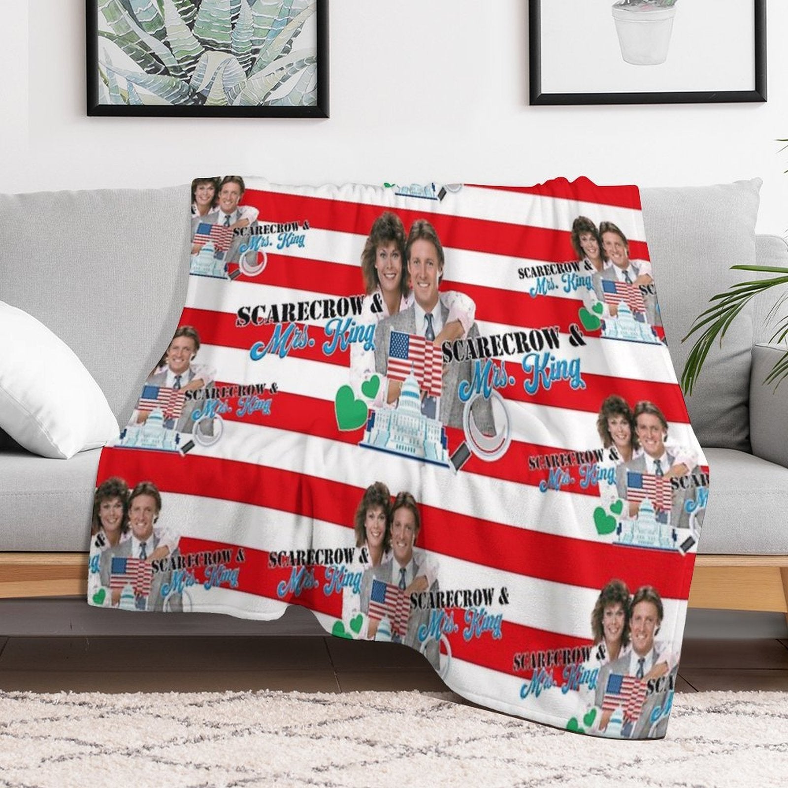 Good Entertainment with Scarecrow And Mrs King, The Popular Agent with A Heart As An Exciting Series from The 80s, Great Gifts A Travel-friendly Throw Blanket