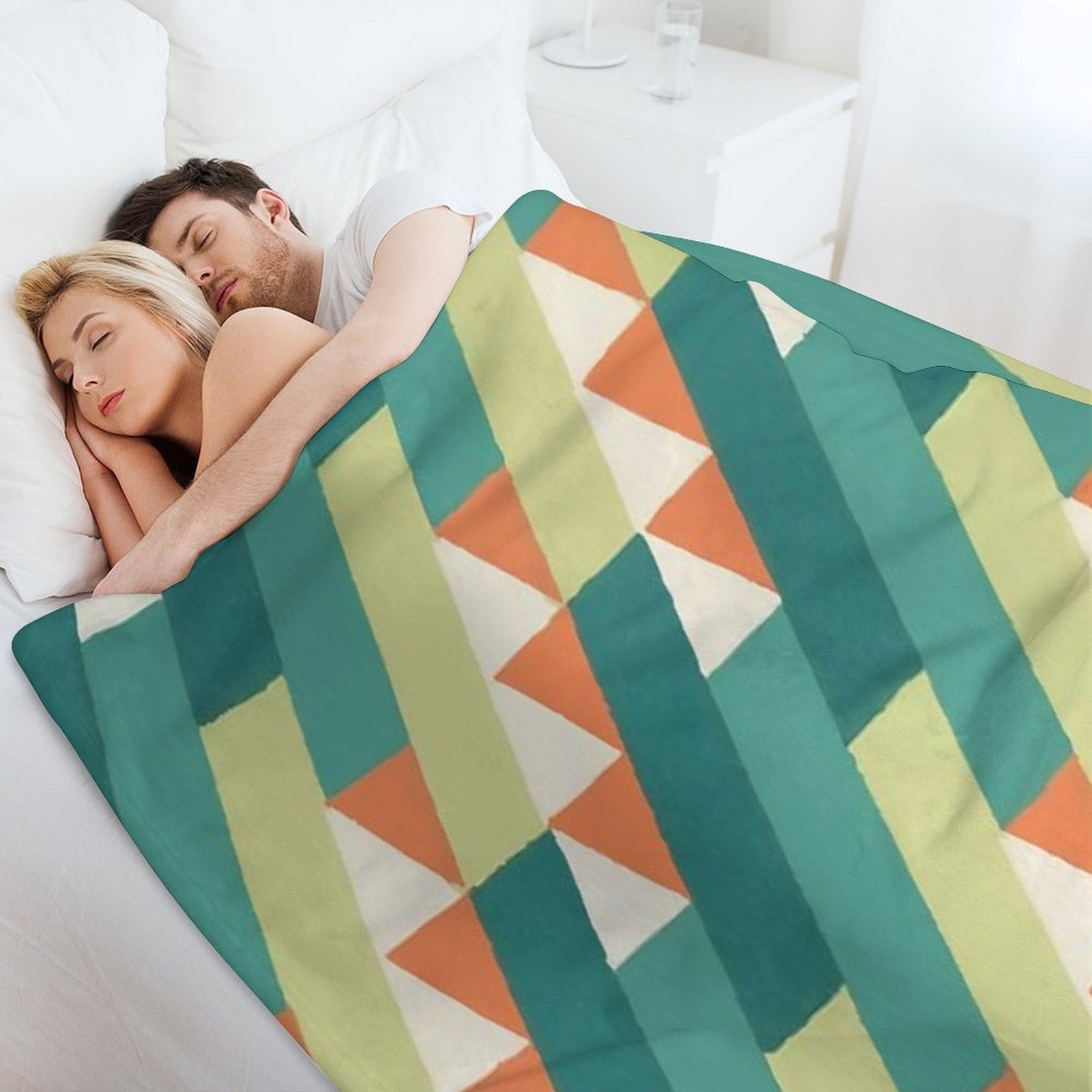 Diagonal Geometric Pattern – Vibrant Retro Style Shrink-resistant Throw Blanket