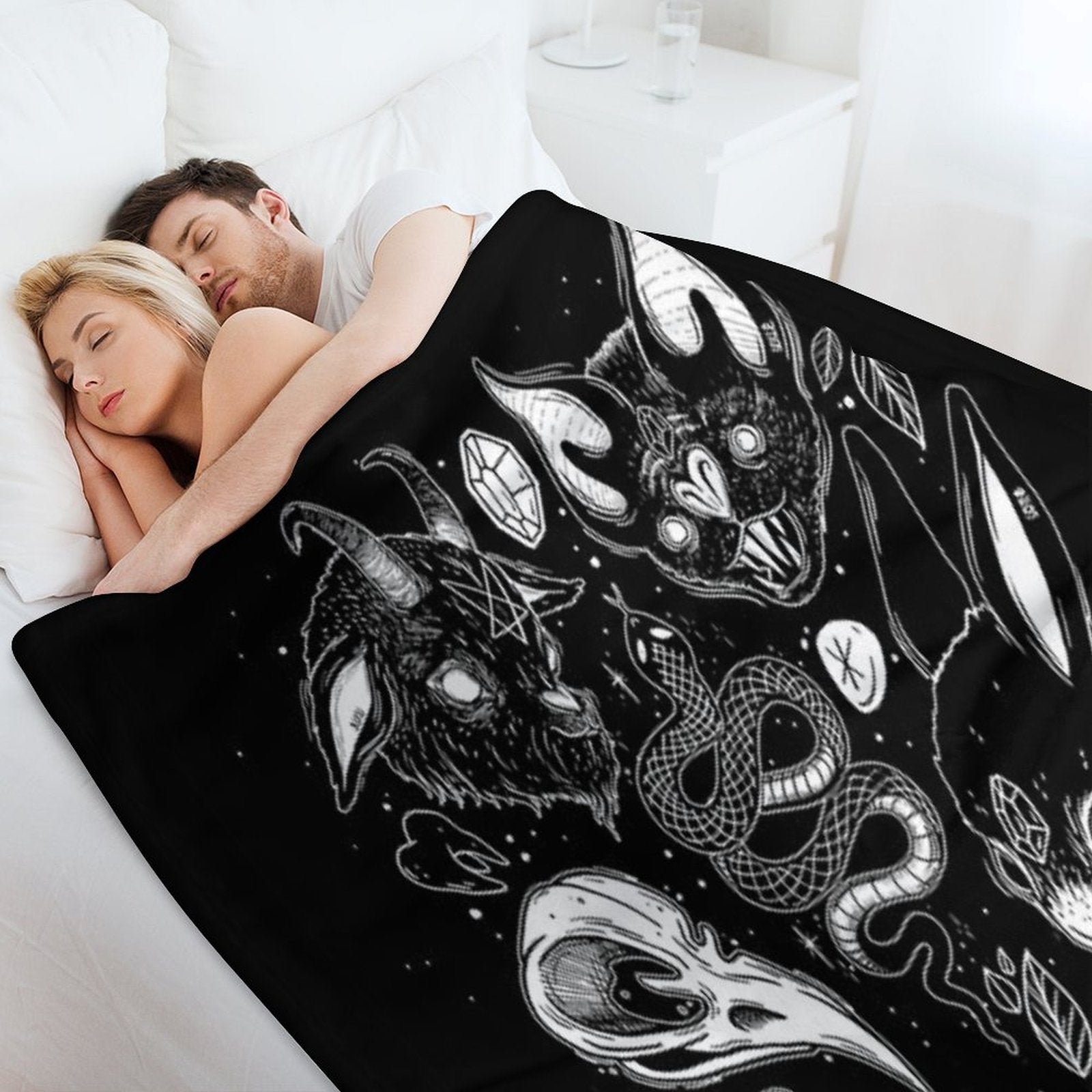 FAMILIAR SPIRITS All-season Throw Blanket