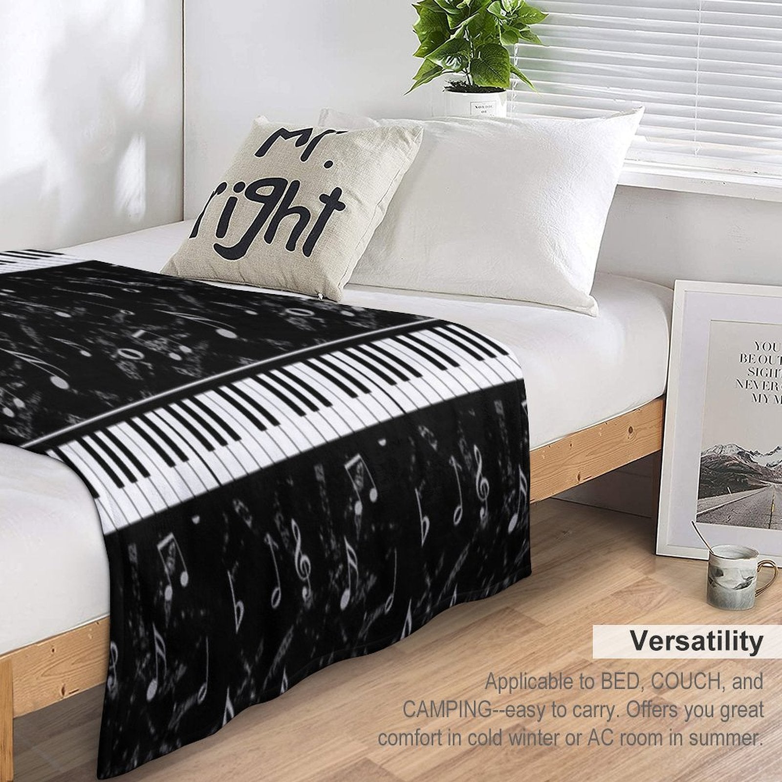 Black And White Piano Music Pattern Machine-washable Throw Blanket