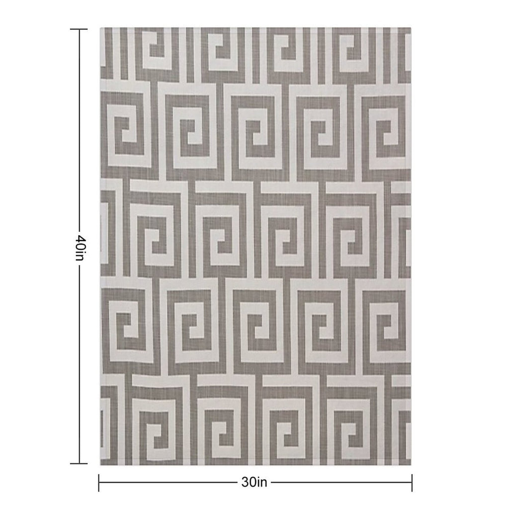 Grey Geometric Maze Pattern Shrink-resistant Throw Blanket