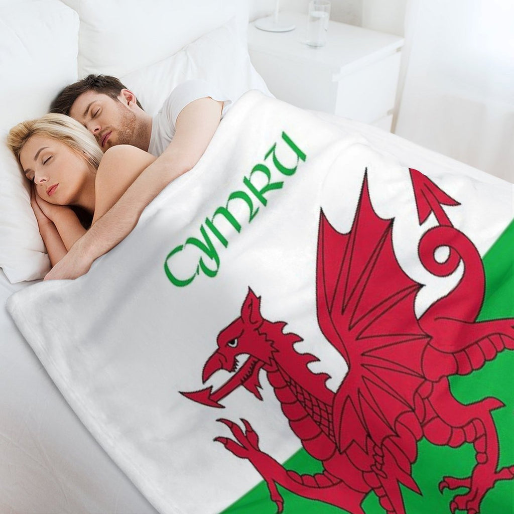 Cymru  Wales - The Welsh Dragon Flag Wrinkle-free Throw Blanket