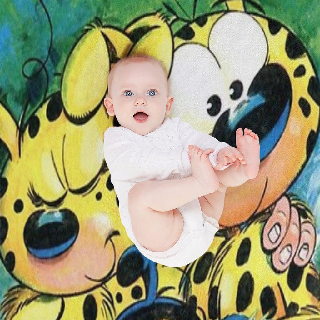 Marsupilami with Family Sleeping Easy Care Throw Blanket
