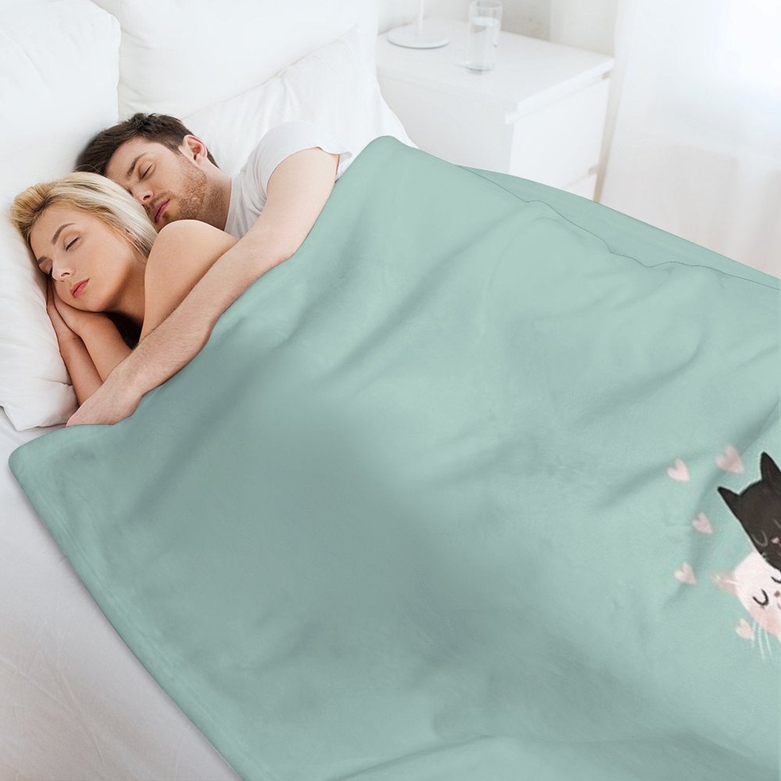 Catlove Eco-conscious Throw Blanket